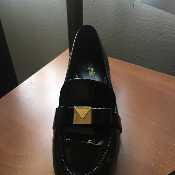 Michael Michael Kors Caroline Loafers - Picture 2 of 4